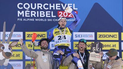 Alexandros Ginnis and his team celebrate his silver medal at the World Championships in Courchevel.