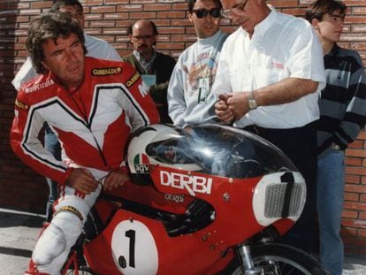 Spanish world champion &Aacute;ngel Nieto back in the day with a &quot;red bullet&quot;.