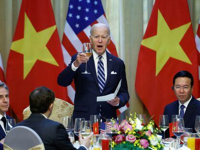 Joe Biden with the president of Vietnam, Vo Van Thuong, in Hanoi, on Monday.