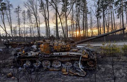 A burnt tank near the city of Hostomel, which was retaken by the Ukrainian army in the Kyiv area.