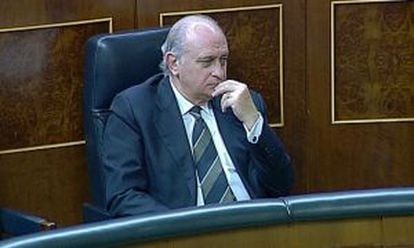 Interior Minister Jorge Fernández Díaz has come under fire over the Citizen Safety Law currently making its way through parliament.