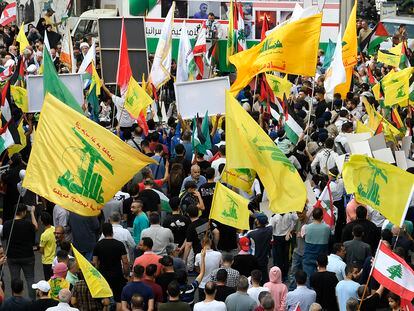 Supporters of Hezbollah wave Palestinian, Lebanese and Hezbollah flags during a protest in solidarity with Palestinians, in Beirut (Lebanon), on October 27, 2023.