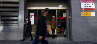 An unemployment office in the Madrid region.