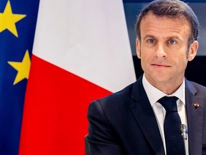 French President Emmanuel Macron visits the quantum gasses and quantum information lab of the Science faculty of the University of Amsterdam, on April 12, 2023.