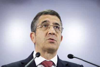 Basque regional leader Patxi López announces early elections on Tuesday.