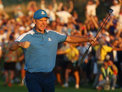 Team Europe's Justin Rose celebrates after holing his putt on the 18th hole to win the hole.