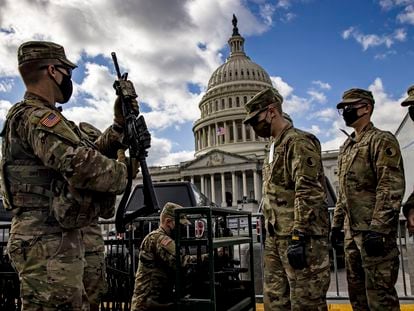 Members of the Virginia National Guard with M4 rifles and live ammunition in front of the Capitol, on January 17, 2021.
