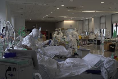 The intensive care unit at Valdecilla hospital in Cantabria.