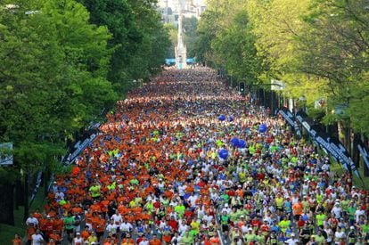 Runners on the Castellana boulevard during last year&#039;s Madrid marathon, in which more than 10,000 people participated.
