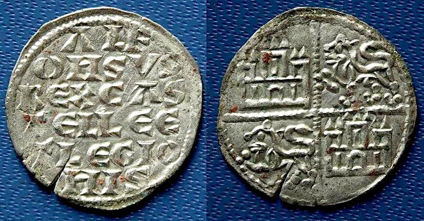 Two coins minted during the reign of Alfonso VIII found in Calatrava la Vieja.
