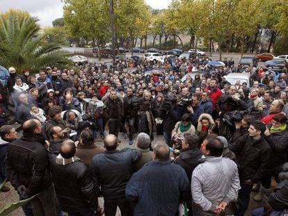 The meeting on Sunday afternoon of the four workers&#039; committees representing Madrid&#039;s street cleaners and gardeners in the Templo de Debod park. 