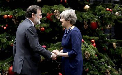 Theresa May and Mariano Rajoy in London.