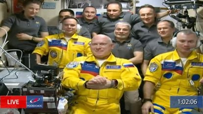Astronautas rusos bandera Ucrania