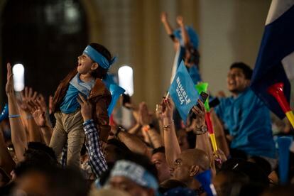Supporters of Nayib Bukele celebrate his victory in front of the presidencial palace in San Salvador. 