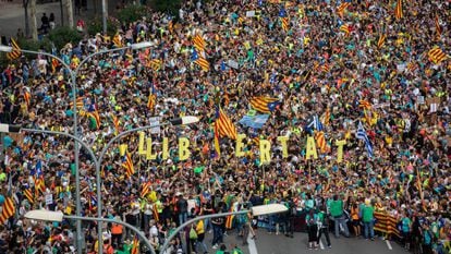 Protesters arrive from Barcelona province to the Catalan capital.