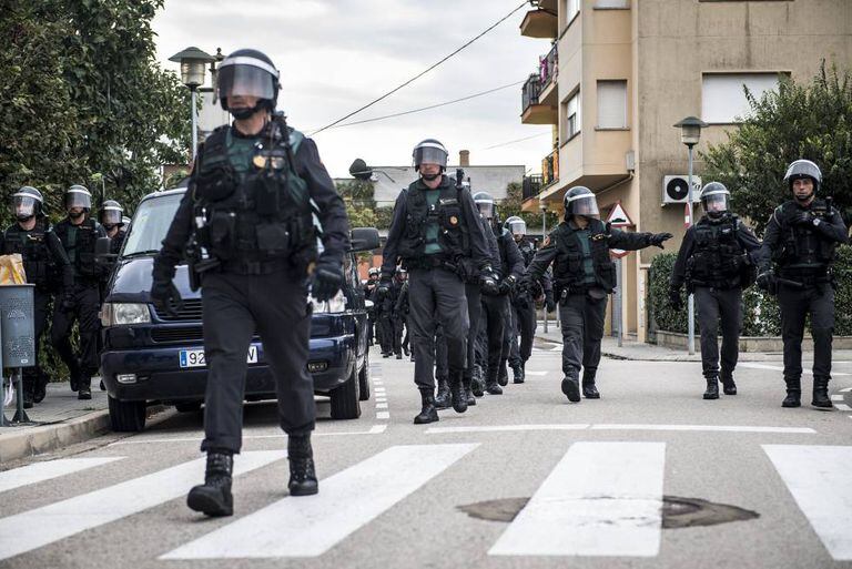 Civil Guard officers during the operation to stop the illegal referendum on October 1.