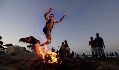A man jumps over a bonfire on the Malvarrosa beach in Valencia, on San Juan night in 2016.