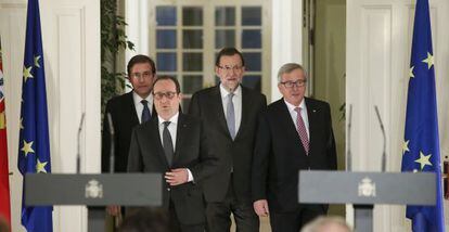 Front row: French President Hollande and EC President Juncker; back row: Portuguese PM Passos Coelho and Spanish PM Rajoy.