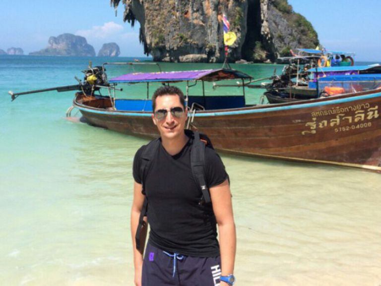 The photo sent to Verne by Toni Sánchez to prove he’s the real owner of the missing camera.
