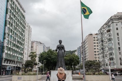 A tourist photographs the statue of Princess Isabel located in the Copacabana neighborhood of the city of Rio de Janeiro (Brazil).