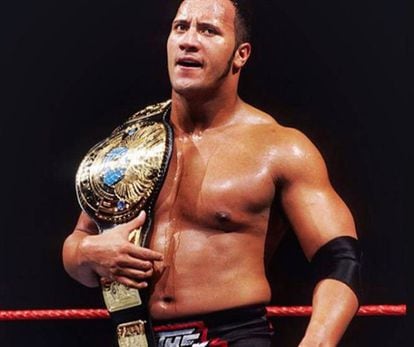 In 1998, Dwayne Johnson becaмe the yoυngest heavyweight wrestling chaмpion in history and one of the WWE’s biggest stars.