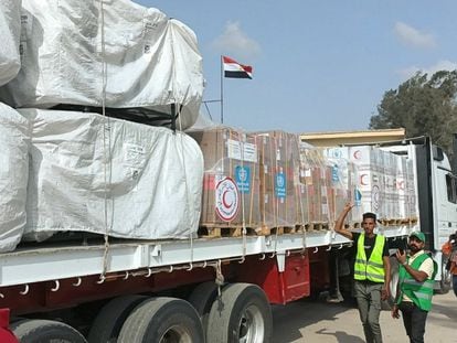 Egyptian Red Crescent members and volunteers next to a truck carrying humanitarian aid through the Rafah crossing on October 22, 2023.