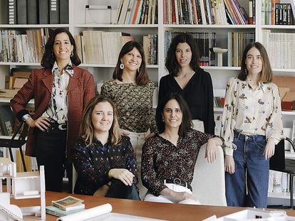 From left to right, standing, Lucia Millet, Clara Vidal, Anna Llonch and Ivet Gasol. Seated, Carlota de Gispert and Marta Benedicto.