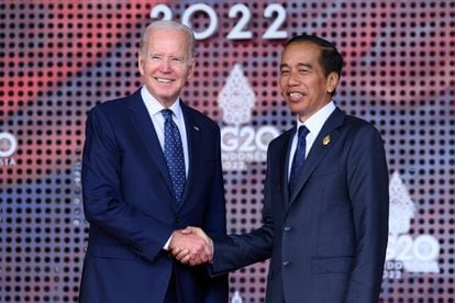 Indonesian President Joko Widodo greets US President Joe Biden during the G20 summit in Bali.