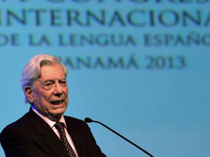 Nobel Prize-winning author Mario Vargas Llosa speaking at the Spanish Language Conference in Panama.