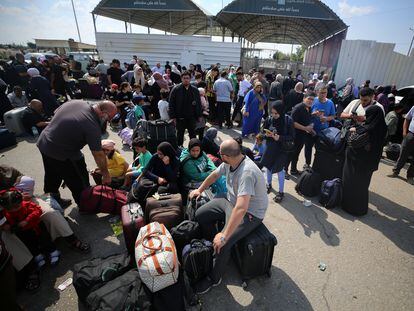 Palestinian residents, some with foreign nationality, wait to cross into Egypt at the Rafah border post.