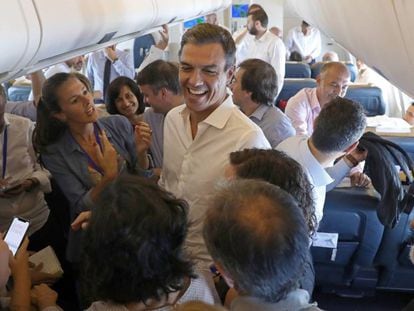 Spanish Prime Minister Pedro Sánchez speaks to reporters on the flight back from his Latin American visit.