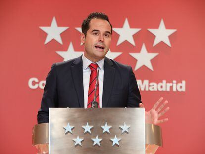 Madrid deputy premier Ignacio Aguado at a press conference on Wednesday.