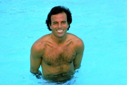 Julio Iglesias in a photo from 1984.  