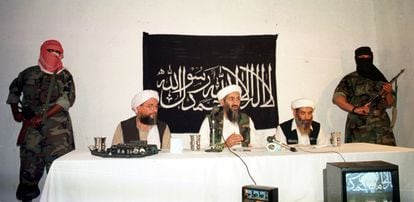 Ayman al-Zawahri, with Osama bin Laden (center), during a press conference on behalf of Al Qaeda, on May 26, 1998.