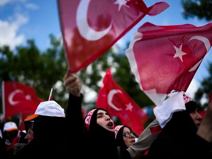 Supporters of Turkish President and People's Alliance's presidential candidate Recep Tayyip Erdogan, attend an election campaign rally in Istanbul, Turkey, on May 27, 2023.