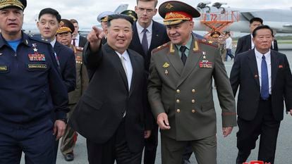 North Korean leader Kim Jong Un, center left, with Russian Defense Minister Sergei Shoigu, center right, visits an airport to see military aircrafts near the port city of Vladivostok in the Russian Far East, September 16, 2023.