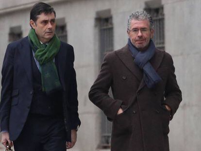 Francisco Granados (R), arriving at the High Court.