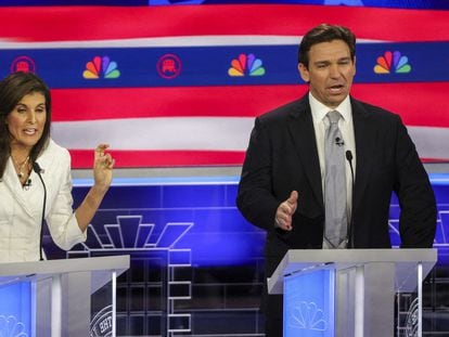 The former governor of South Carolina, Nikki Haley, and the governor of Florida, Ron DeSantis, during the third debate of the Republican presidential primaries, on November 8 in Miami.