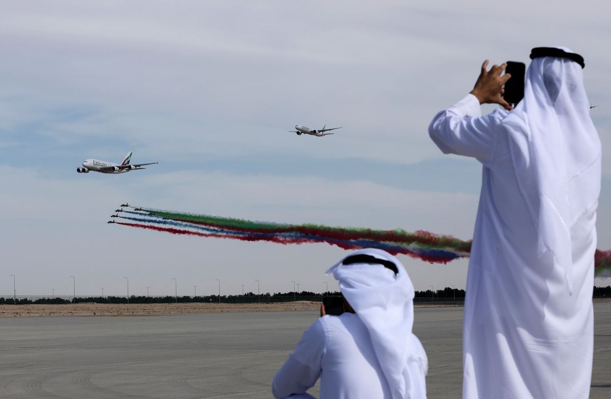 Emirates Airlines atklāj Dubaijas avioizstādi, no Boeing iegādājoties lidmašīnas 52 miljardu dolāru vērtībā  Ekonomika un bizness