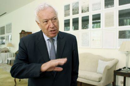 Foreign Minister Jos&eacute; Manuel Garc&iacute;a Margallo talks to the press on Friday from China.