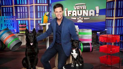 Christián Gálvez on the set of ¡Vaya Fauna!