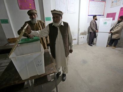 Pakistani polling staff set up a polling station on the eve of the general election, in Peshawar, the provincial capital of Khyber-Pakhtunkhwa province, Pakistan, 07 February 2024.