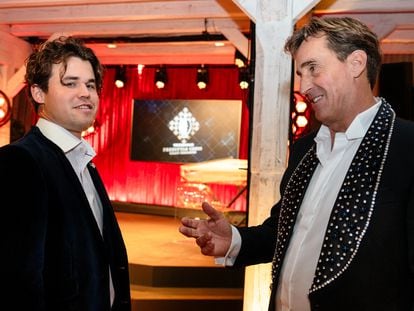 Carlsen (left) and Buettner at the Weissenhaus tournament venue last Saturday.