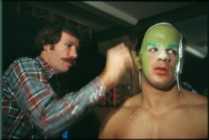 Lou Ferrigno being made up to play the Hulk.