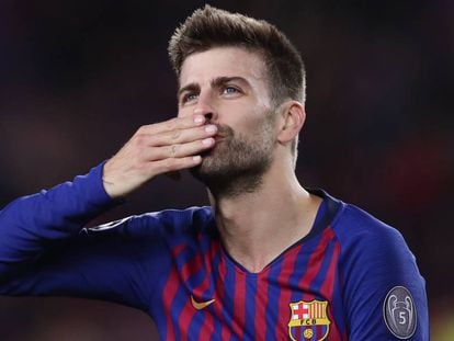 Piqué gestures to fans after the Barcelona-Liverpool match.