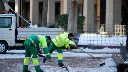Municipal workers clearing the streets in Albacete, in the region of Castilla-La Mancha, which has been hard hit by the snow and cold.