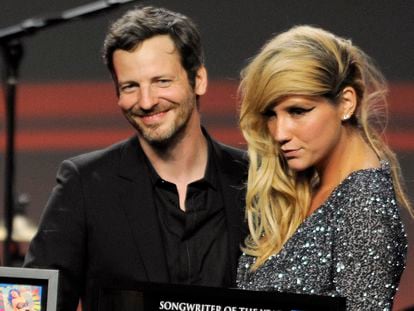 Songwriter Lukasz "Dr. Luke" Gottwalk poses with singer Kesha after receiving his award at the 28th Annual ASCAP Pop Music Awards in Los Angeles, on April 27, 2011.