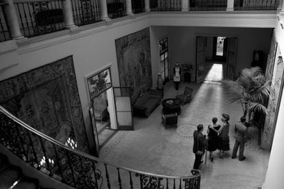 The hall of Mu&ntilde;oz Ramonet&#039;s Barcelona palace, as seen during the shooting of the film &#039;Blancanieves&#039;.