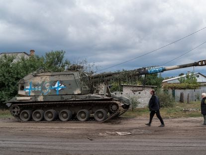 A Russian self-propelled artillery piece, painted over by Ukrainian forces, on September 14 in Izium.