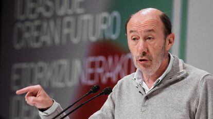 Socialist leader Alfredo P&eacute;rez Rubalcaba in Bilbao Sunday. 